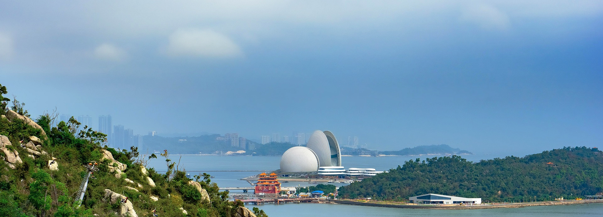 跨境电商、国内电商、科技型、制造业、建筑房地产财税领航，企业财税管理增值赋能，为企业管理及发展插上翅膀。